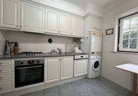 Furnished 2 Bedroom Apartment with Suite and Garage in Rua do Sol ao Rato