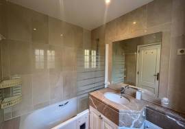 Furnished 2 Bedroom Apartment with Suite and Garage in Rua do Sol ao Rato