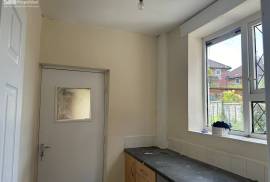 3 bedroom, Semi-detached house for sale