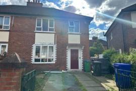 3 bedroom, Semi-detached house for sale