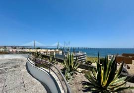 2-beds apartment with river view