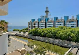 2-beds apartment with river view
