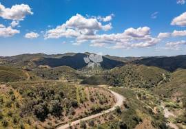 Detached, modernised 3 bedroom quinta in country location with 2500m2 plot North of Tavira. Detached, modernised 3 bedroom quinta in country location with 2500m2 plot North of Tavira.
