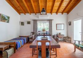 Detached, modernised 3 bedroom quinta in country location with 2500m2 plot North of Tavira. Detached, modernised 3 bedroom quinta in country location with 2500m2 plot North of Tavira.