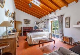 Detached, modernised 3 bedroom quinta in country location with 2500m2 plot North of Tavira. Detached, modernised 3 bedroom quinta in country location with 2500m2 plot North of Tavira.