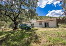Detached, modernised 3 bedroom quinta in country location with 2500m2 plot North of Tavira. Detached, modernised 3 bedroom quinta in country location with 2500m2 plot North of Tavira.