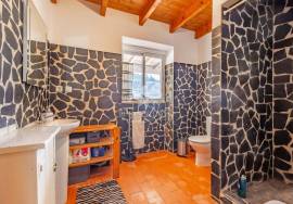 Detached, modernised 3 bedroom quinta in country location with 2500m2 plot North of Tavira. Detached, modernised 3 bedroom quinta in country location with 2500m2 plot North of Tavira.