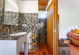 Detached, modernised 3 bedroom quinta in country location with 2500m2 plot North of Tavira. Detached, modernised 3 bedroom quinta in country location with 2500m2 plot North of Tavira.