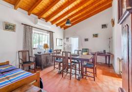 Detached, modernised 3 bedroom quinta in country location with 2500m2 plot North of Tavira. Detached, modernised 3 bedroom quinta in country location with 2500m2 plot North of Tavira.