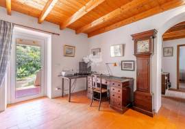 Detached, modernised 3 bedroom quinta in country location with 2500m2 plot North of Tavira. Detached, modernised 3 bedroom quinta in country location with 2500m2 plot North of Tavira.