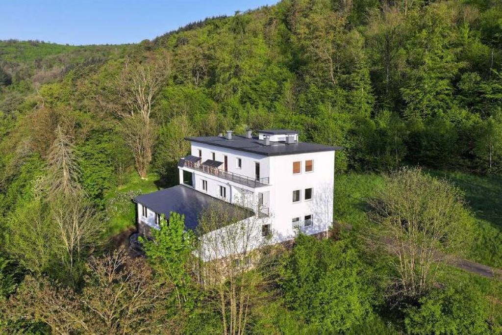 Excellent 10 Bed House For Sale In Vohl