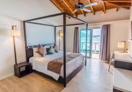 Villa 28, Lambert Beach