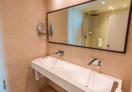 Villa 28, Lambert Beach