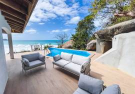 Villa 28, Lambert Beach