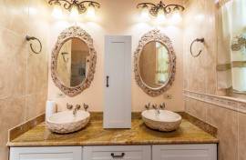 Halhouse, George's North Side