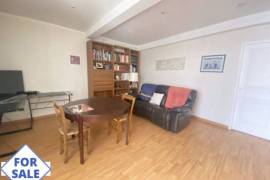 Spacious Renovated Town House With Workshop And Shed