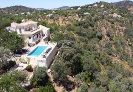 Beautiful 3+1bedroom villa with breath-taking views near São Brás de Alportel