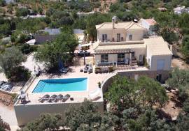 Beautiful 3+1bedroom villa with breath-taking views near São Brás de Alportel