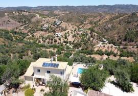 Beautiful 3+1bedroom villa with breath-taking views near São Brás de Alportel