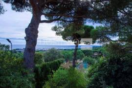 Residential complex in Sant Andreu de Llavaneres of 5.800 m2 with 1.200 m2 built