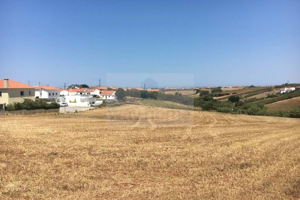 Land of 10,001 m2 with PIP approved for 2000m2 of construction
