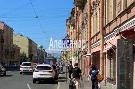 Торговля/общепит с витринами и свечой на первой линии