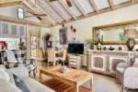 1 Bedroom Bungalow For Sale
