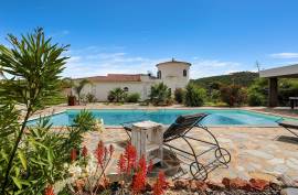 Single storey villa with 3 bedrooms and swimming pool in Silveira - São Marcos da Serra