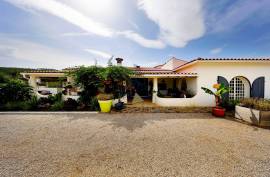 Single storey villa with 3 bedrooms and swimming pool in Silveira - São Marcos da Serra
