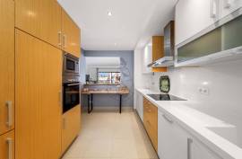 2 Bedroom Apartment in Condominium with Pool and Box Garage - Riverside Zone in Portimão