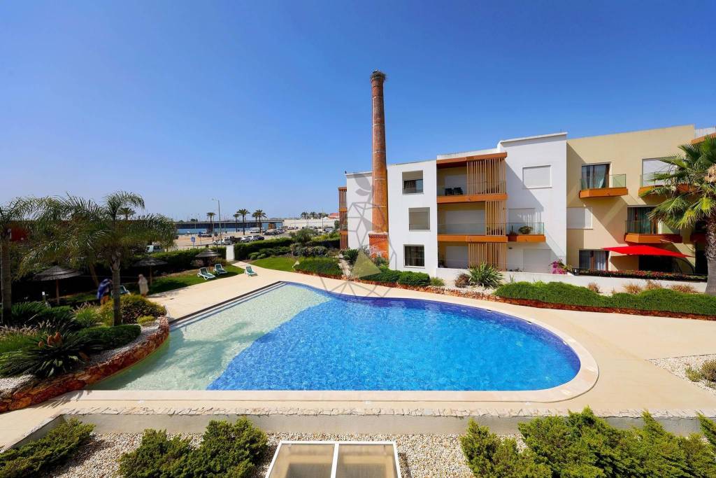 2 Bedroom Apartment in Condominium with Pool and Box Garage - Riverside Zone in Portimão