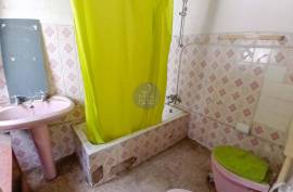 2 bedroom villa with backyard in the center of Almeirim.