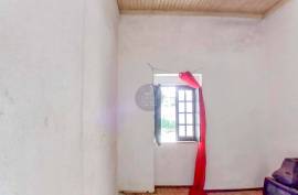 2 bedroom villa with backyard in the center of Almeirim.