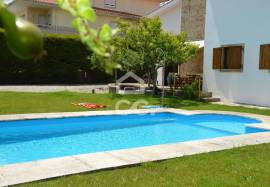 Single storey villa with swimming pool and surrounding land on the outskirts of the city with 298 m2