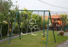 Single storey villa with swimming pool and surrounding land on the outskirts of the city with 298 m2