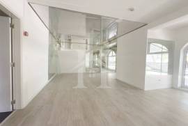 Loja com 250m2 e Vista Mar em São Pedro do Estoril