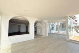 Loja com 250m2 e Vista Mar em São Pedro do Estoril
