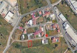 Urban Plot for Sale in Tapada da Flor – Manique de Baixo
Discover this excellent investment opportunity in one of the most peaceful neighborhoods! Prime Location:
Located in the Tapada da Flor neighborhood, at the foot of Manique, this urban plot is set in a quiet residential area, with direct access to the Salesianos de Manique School—perfect for families seeking a high quality of life