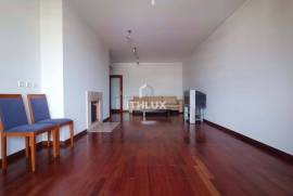 4 bedroom apartment in the privileged area of São Vitor, close to the highway park