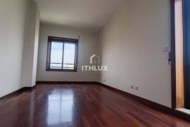 4 bedroom apartment in the privileged area of São Vitor, close to the highway park