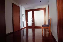 4 bedroom apartment in the privileged area of São Vitor, close to the highway park