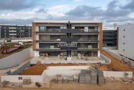 New 3 bedroom apartment on the 3rd and top floor of a luxury condominium with swimming pool located in Sesmarias, Alvor, Portimão