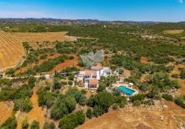 3 bedroom multi-level villa with pool, garage & c. 3.8 acres of land. Near Santa Catarina. 3 bedroom multi-level villa with pool, garage & c. 3.8 acres of land. Near Santa Catarina.