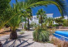 3 bedroom multi-level villa with pool, garage & c. 3.8 acres of land. Near Santa Catarina. 3 bedroom multi-level villa with pool, garage & c. 3.8 acres of land. Near Santa Catarina.