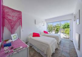 3 bedroom multi-level villa with pool, garage & c. 3.8 acres of land. Near Santa Catarina. 3 bedroom multi-level villa with pool, garage & c. 3.8 acres of land. Near Santa Catarina.