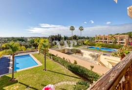 Modern 2 Bedroom Apartment in Vilamoura with Pool and Jacuzzi, Vilamoura