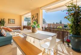 Modern 2 Bedroom Apartment in Vilamoura with Pool and Jacuzzi, Vilamoura