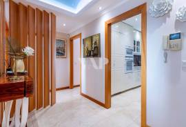 Modern 2 Bedroom Apartment in Vilamoura with Pool and Jacuzzi, Vilamoura