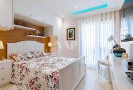 Modern 2 Bedroom Apartment in Vilamoura with Pool and Jacuzzi, Vilamoura