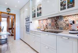 Modern 2 Bedroom Apartment in Vilamoura with Pool and Jacuzzi, Vilamoura
